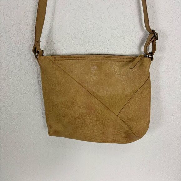 Rock Paper Scissors RPS Tan Leather Zipper Front Crossbody Purse - Picture 4 of 10